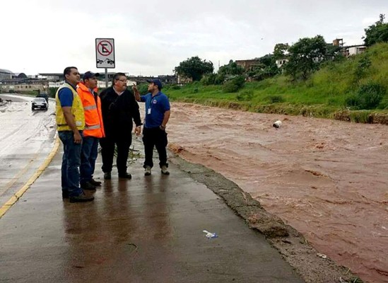 Capital de Honduras en alerta por desbordamiento de río Choluteca