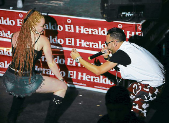 Nicky Jam enciende el verano con fabuloso show