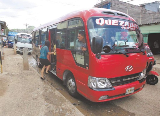Reanudan servicio completo de buses