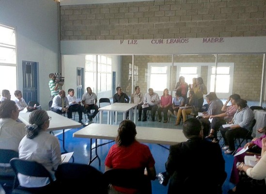 Estudiantes abandonan diálogo con Educación y anuncian protestas