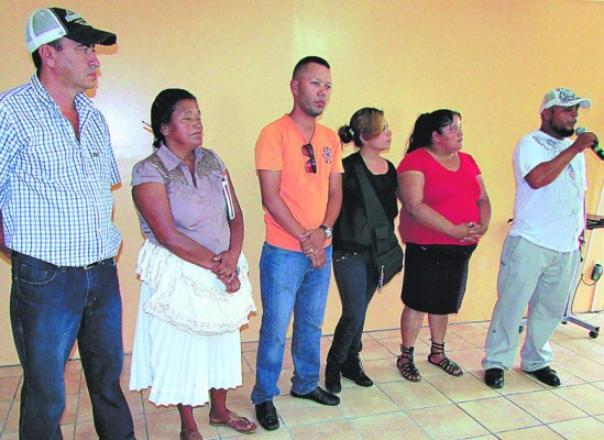 Suspenden desalojo de vendedores