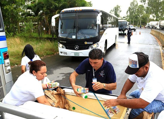 Llegan 216 deportados a Honduras