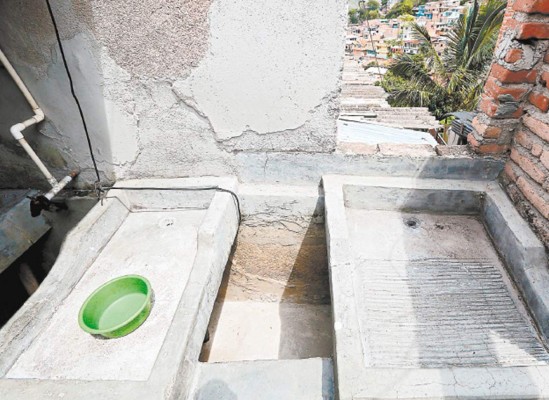 400 familias carecen de agua en barrio capitalino
