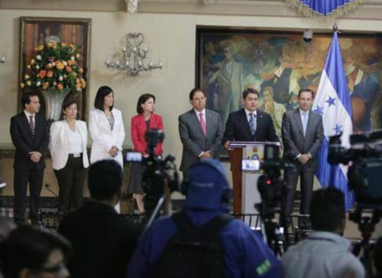 Presidente de Honduras anuncia cambios en el gabinete