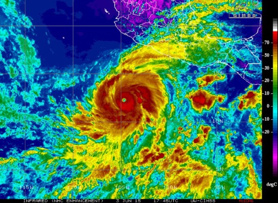 Huracán Blanca alcanza categoría 4