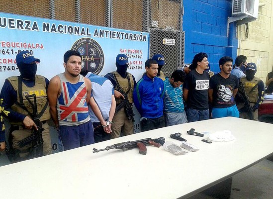 FNA da duro golpe a banda de Los Chirizos