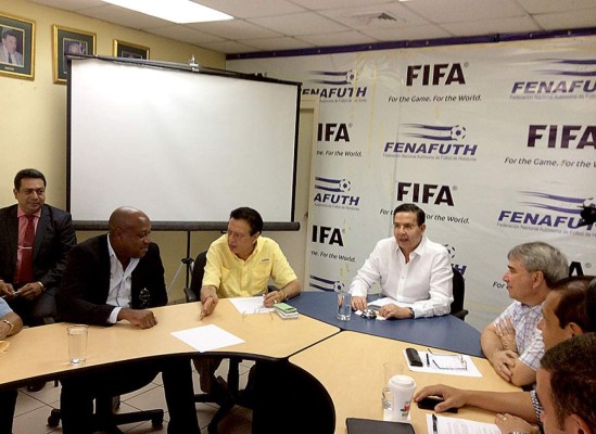 Hernán Medford es presentado como nuevo director técnico de Honduras