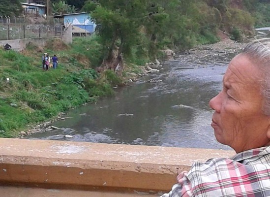 Hallan cadáver desnudo en el río Choluteca