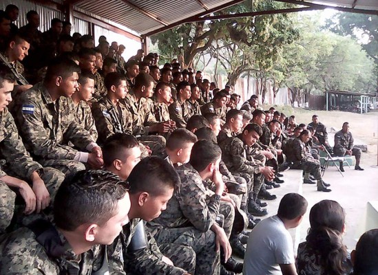 Policía Militar de Honduras realiza jornada de oración