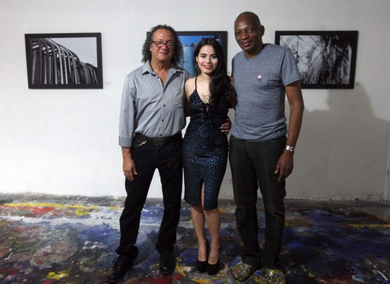 Carlos Lanza, Daniela Lozano y Santos Arzú Quioto durante la inauguración.