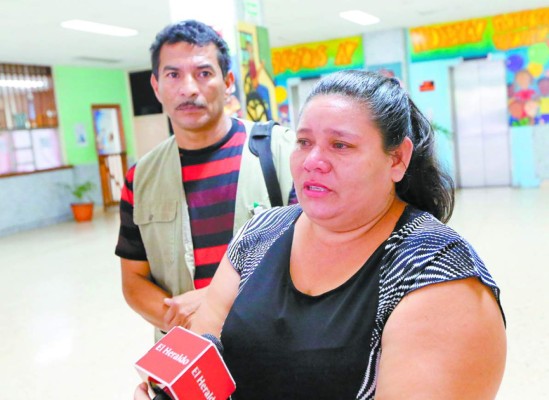 Joven madre no acepta el alta