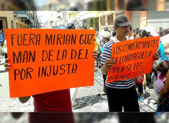 Protesta en mercados capitalinos por altos aranceles de importación