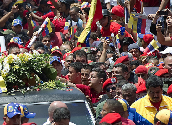 Cortejo fúnebre de Chávez inicia recorrido en Caracas