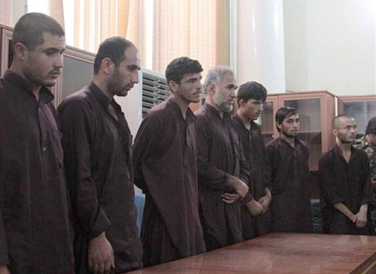 Cinco afganos condenados a morir por violación en grupo