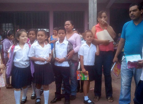Niños de Honduras comienzan año escolar 2015