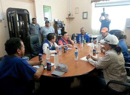 Hasta carros fumingan en municipio de Honduras por chikungunya