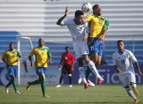Honduras logra el pase a la Copa Oro con doblete de Andy Nájar