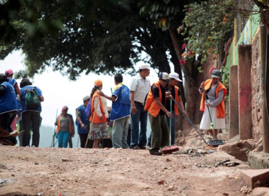 Masiva limpieza en Zapote Centro