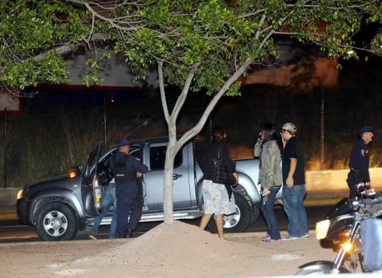 Acribillan a una persona en su camioneta en Los Próceres