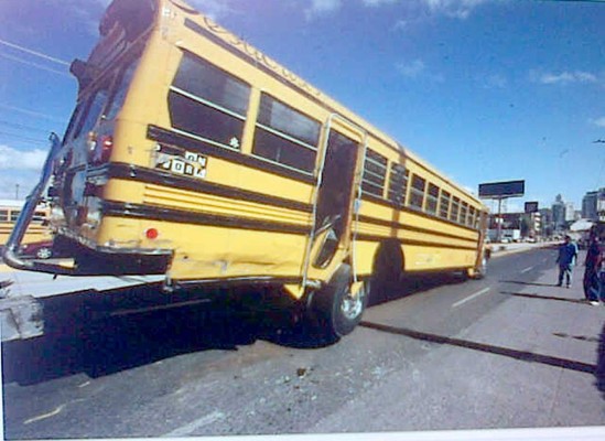 Bus se desarma en el bulevar Centroamérica