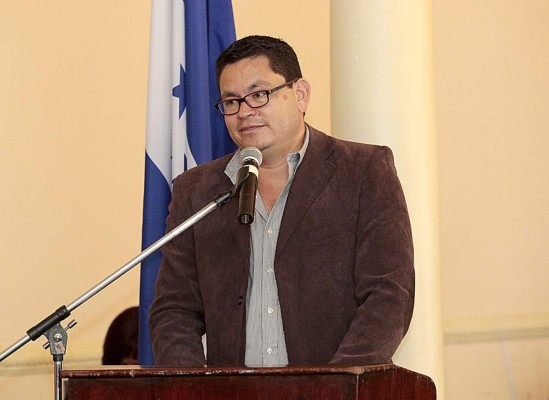 Honduras: Piden denunciar cobro ilegal de matrícula