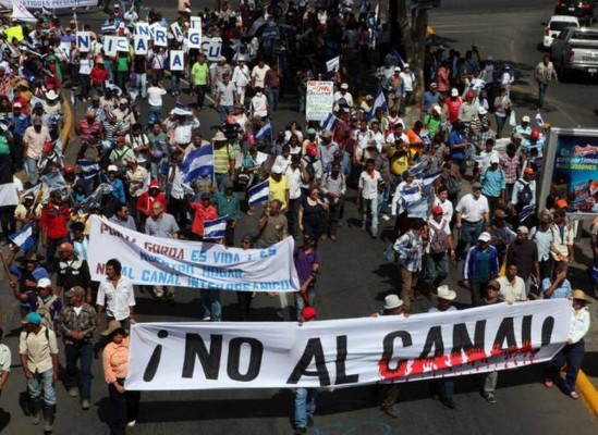 Nicaragüenses marchan en repudio a canal interoceánico