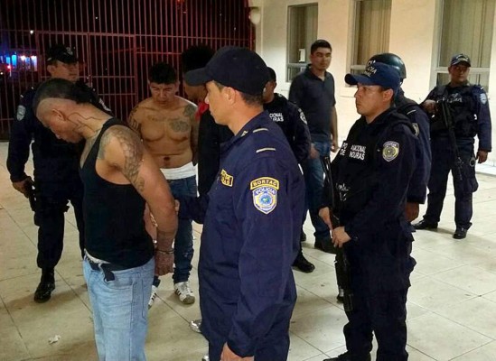 Honduras entrega a pandilleros salvadoreños capturados en el sur