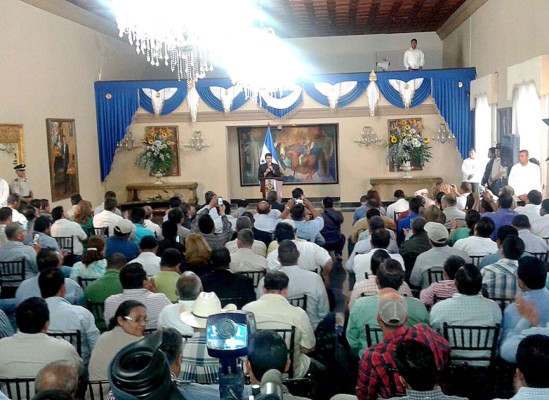 'Indignados' están siendo utilizados, dice el Presidente de Honduras