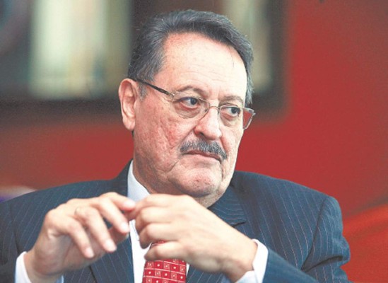 Critican que Ramírez tenga que salir del país