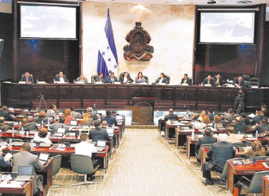 CN suspende aprobación de onerosos contratos de energía