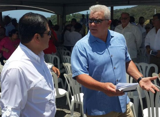 JOH firma acuerdo de reducción de tarifa de energía eléctrica