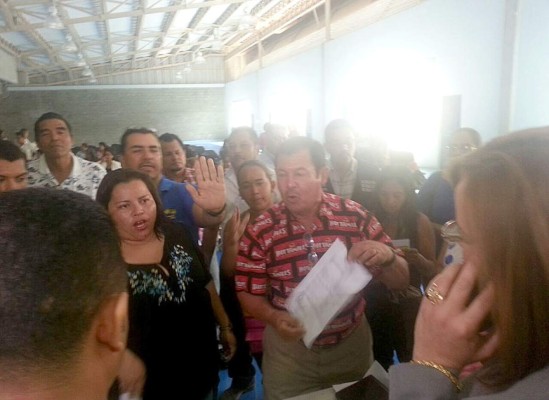 Estudiantes abandonan diálogo con Educación y anuncian protestas