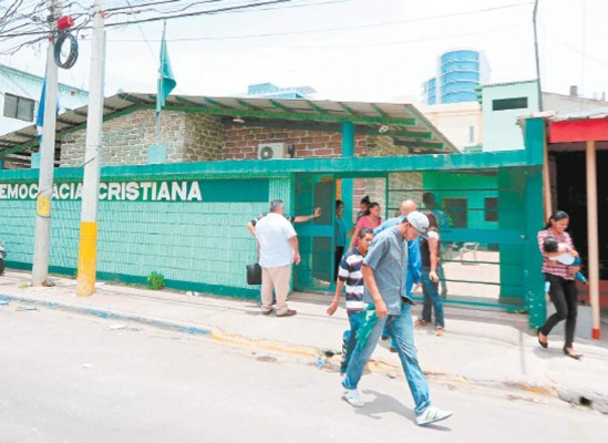 Pleno de la DC termina en relajo