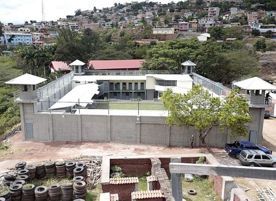 Honduras: Inauguran celdas en los Cobras