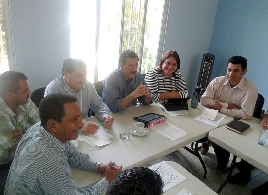 A ver si Renato se decide por una candidatura