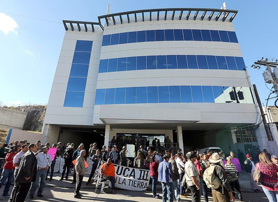 Pobladores de Patuca protestan ante ENEE