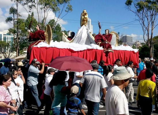 Procesión en honor a la patrona de Honduras