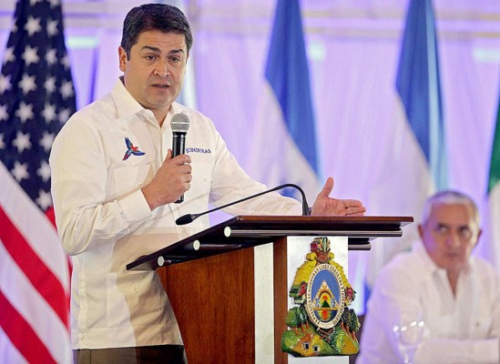 Presidente de Honduras anuncia foro social en CA