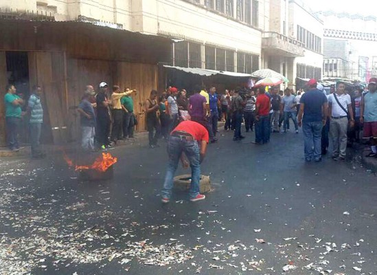 Importadores realizan protesta en Comayagüela por alza a impuestos