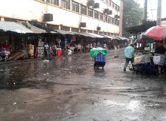 Se inundan mercados y residenciales de la capital de Honduras