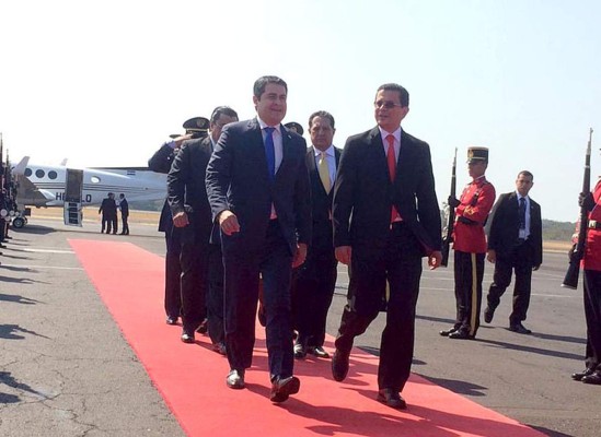 Presidente de Honduras se reúne con su homólogo de El Salvador