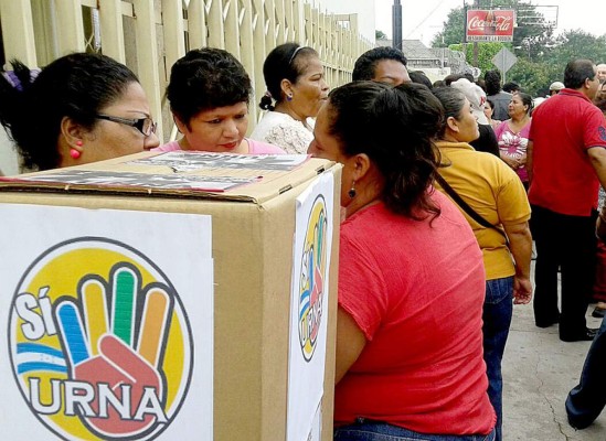 Suspenden audiencia contra exfuncionarios por 'Cuarta urna'