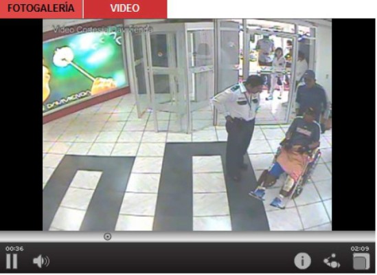 Video muestra a sujetos que usaron silla de ruedas para asaltar banco