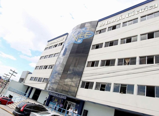 Empleados de la ENEE protestan en Tegucigalpa