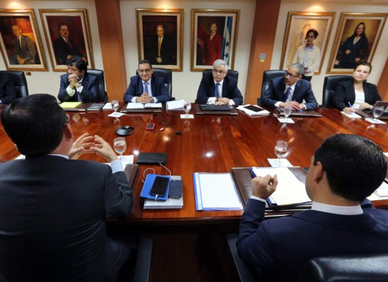 FMI y gobierno evaluarán las proyecciones