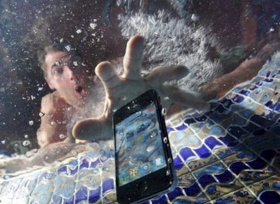 Reviva su móvil mojado