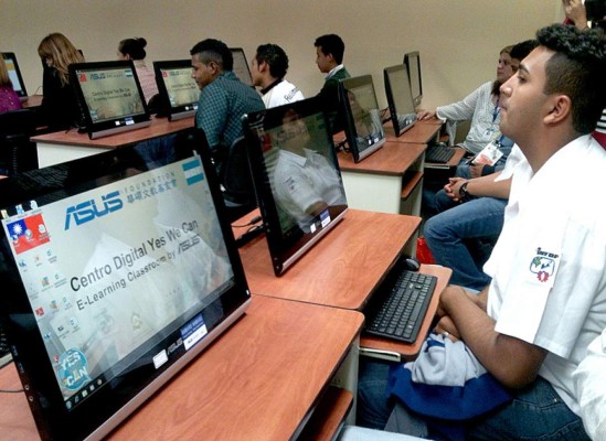 Honduras: Inauguran centro digital del programa de inglés Yes, We Can
