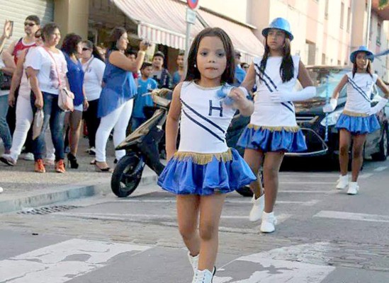 Histórico desfile de hondureños en Girona
