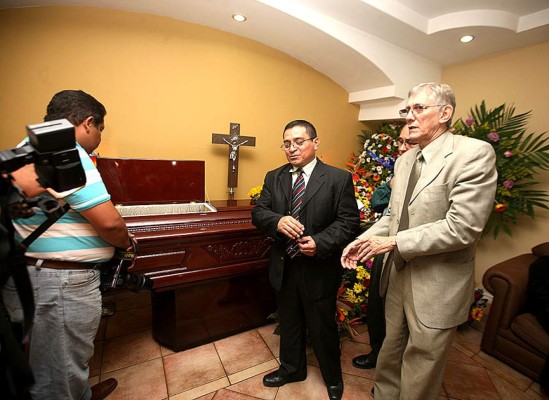 Reconocidos personajes dicen adiós a intelectual hondureño Matías Funes