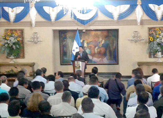 'Indignados' están siendo utilizados, dice el Presidente de Honduras